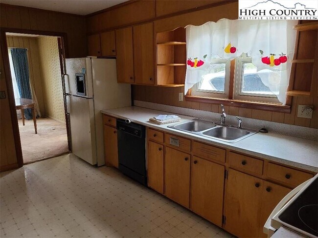 Foto del edificio - 700 Beech Mountain Pkwy