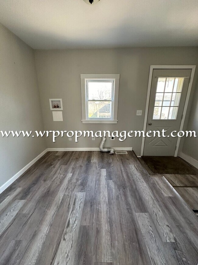 Foto del edificio - 5864 Merle St