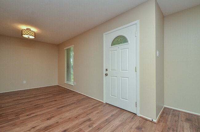 Foto del edificio - 3027 Colonial Dr