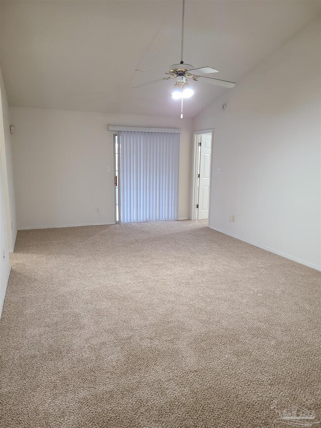 Building Photo - 112 Mirabelle Cir
