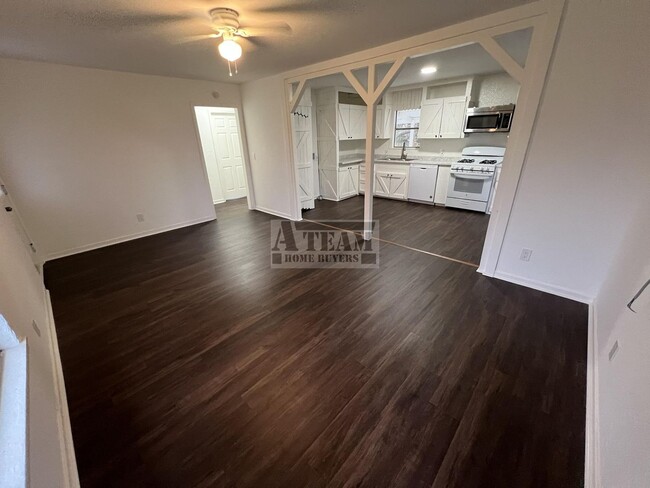 Building Photo - Renovated 2 Bed 1 Bath house for rent in T...