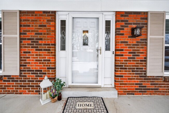 Building Photo - 1203 Dorne Dr