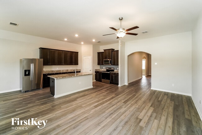 Building Photo - 6411 Thorpe Holw