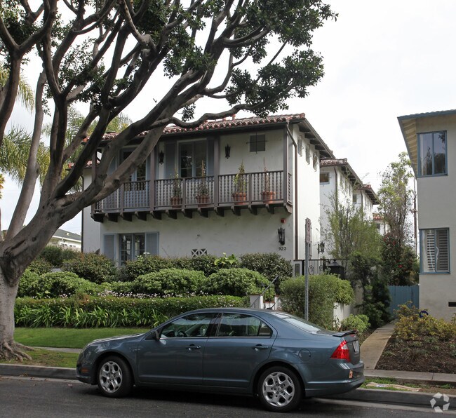 Primary Photo - The Tusquellas at 923 20th Street