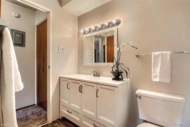 Building Photo - 1 br, 1 bath - 580 S Clinton St Apt 6C