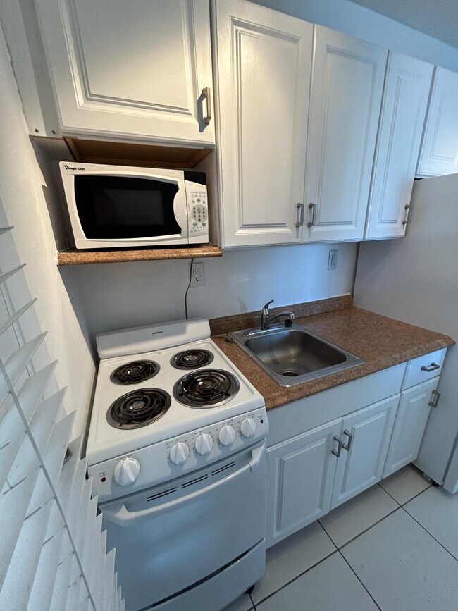 Building Photo - 7901 SW 64th Ave