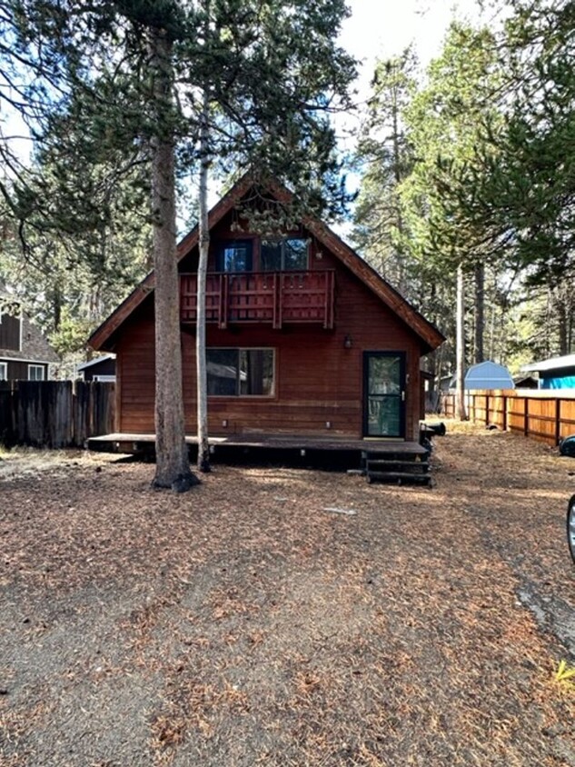 Primary Photo - Lovely 3Bd Cabin style home in a quiet nei...