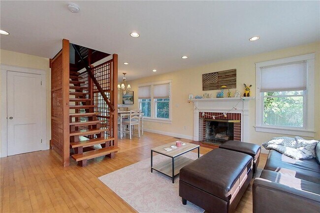 Building Photo - 40 Holten Ave