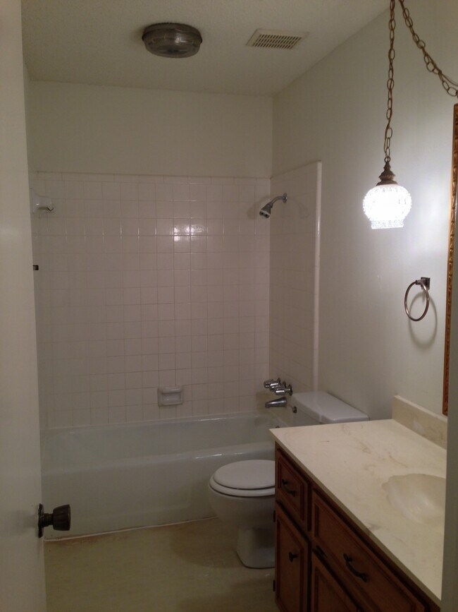 Foto del edificio - Duplex *LEASING SPECIAL AVAILABLE*