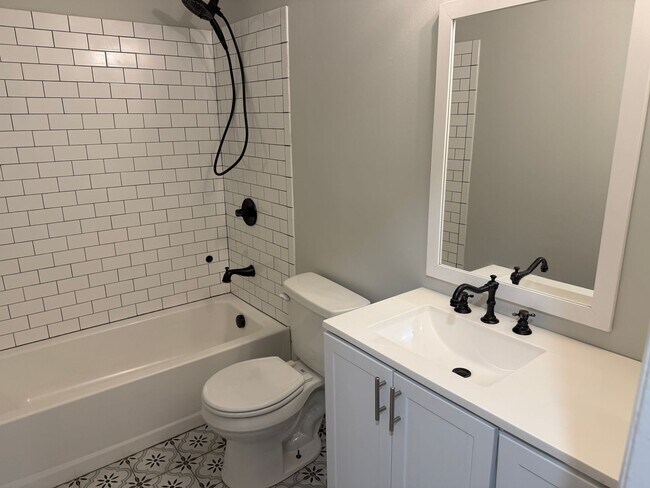 Building Photo - Lovely Two Bedroom Home in Hemby Acres!