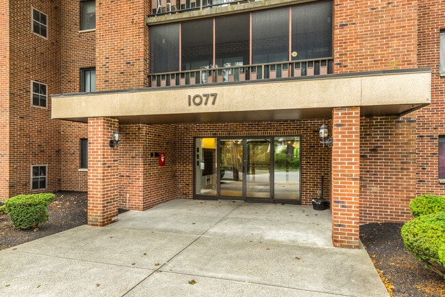 Building Photo - Gardencrest Apartments  