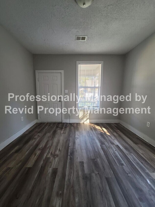 Primary Photo - SECTION 8 ACCEPTED