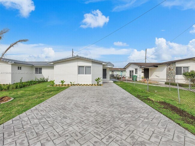 Foto del edificio - 3820 SW 92nd Ave