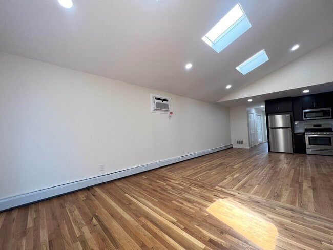 Building Photo - 34 Giles Ave
