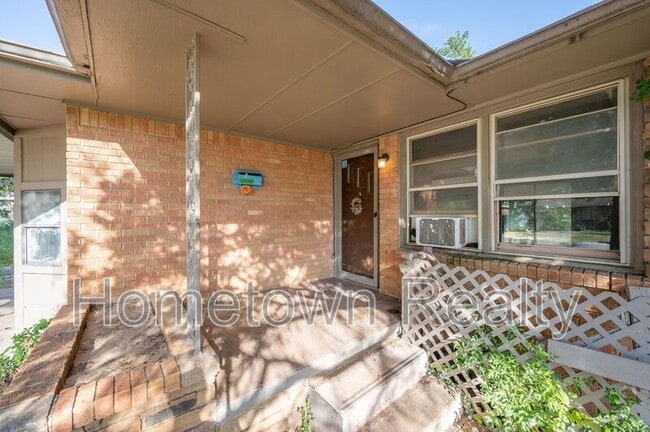 Building Photo - 2621 SW 52nd St