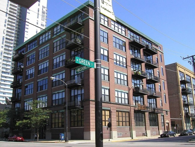 Building Photo - 817 W Washington Blvd