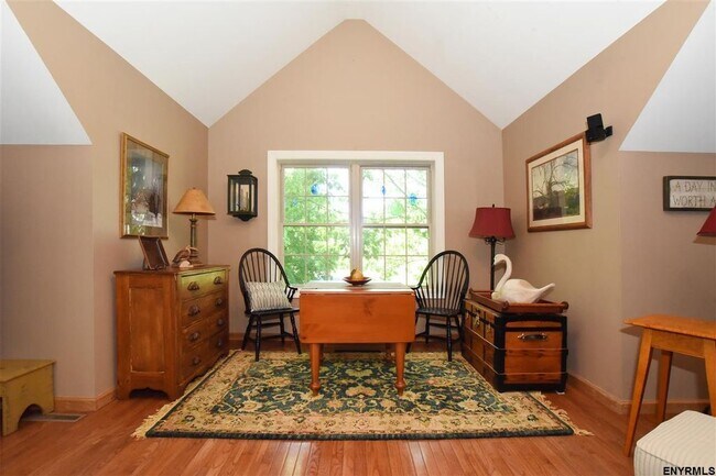 Living Room Nook/Eating area - 8 Skipperhill Ln