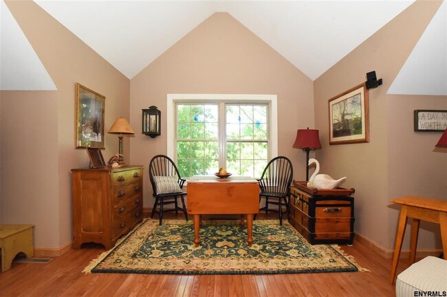 Living Room Nook/Eating area - 8 Skipperhill Ln