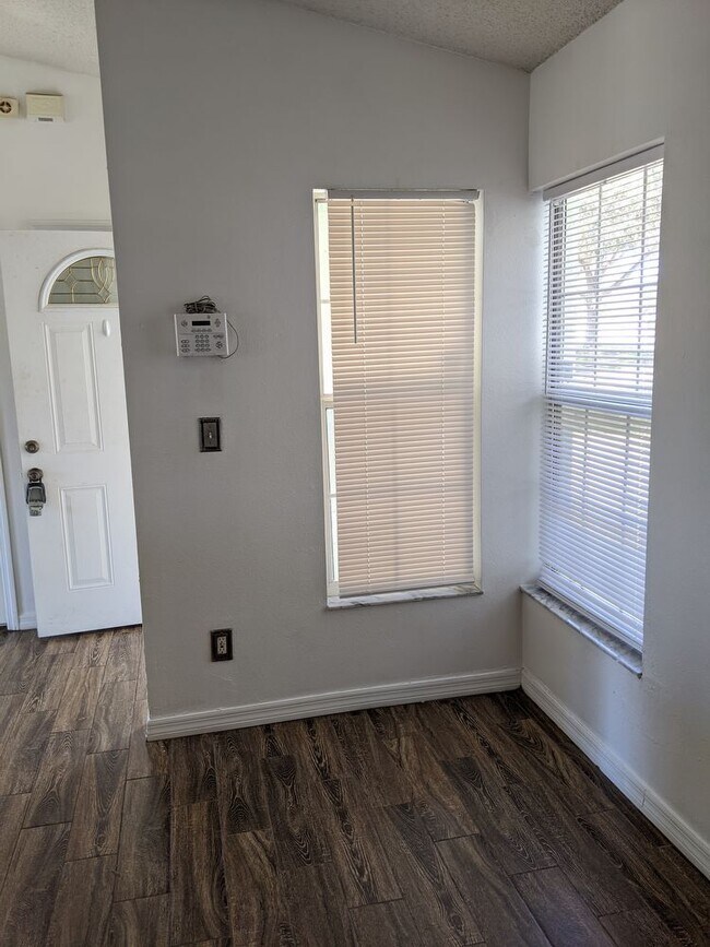 Foto del edificio - 15461 Margaux Dr