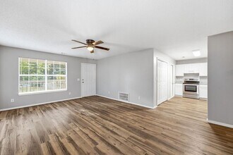 Building Photo - 302 Parkcrest Dr