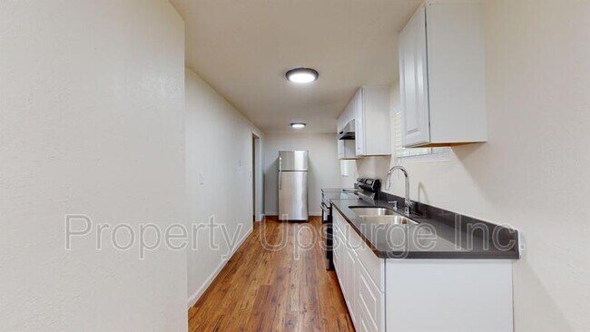 Building Photo - 1701 Grand Coulee Blvd