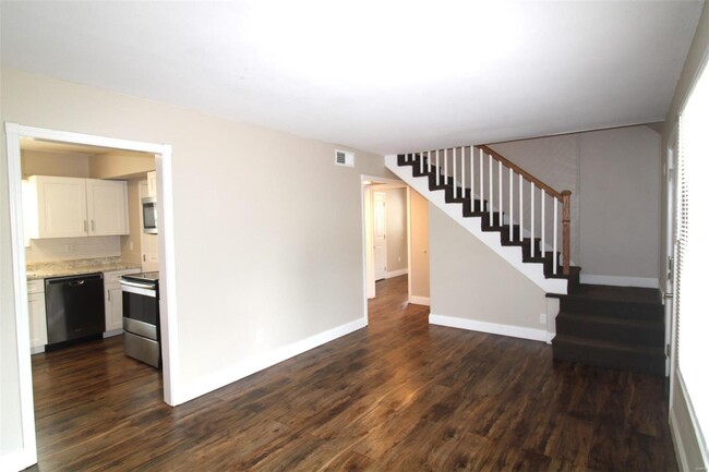 Building Photo - 428 Chamberlin Dr