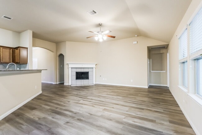 Building Photo - 988 Arbor Glen