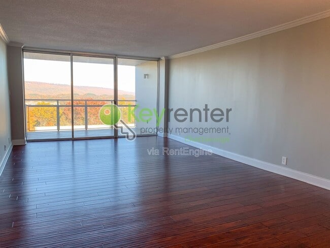 Foto del edificio - 1131 Stringers Ridge Rd