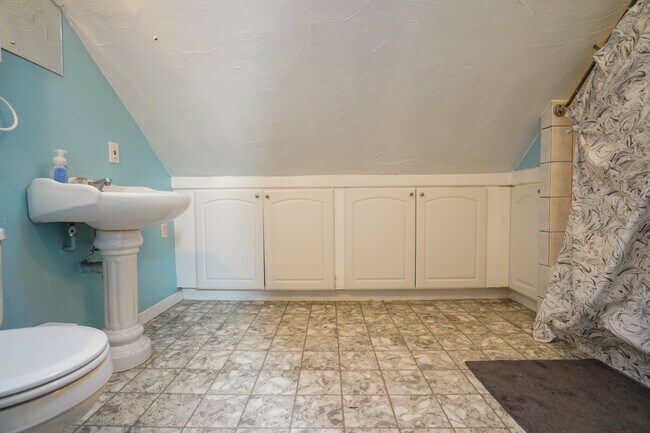 Foto del edificio - 24 Oak Square Ave