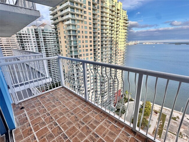 Building Photo - 1200 Brickell Bay Dr