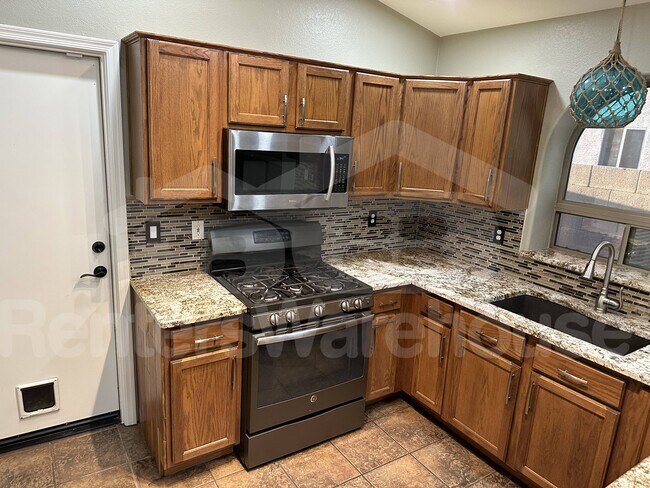 Building Photo - 1151 N 159th Dr