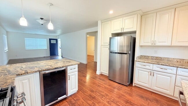 Building Photo - 14546 Merced St