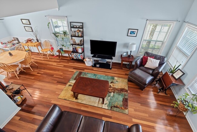 Building Photo - Spacious Single Family Home: Available Now
