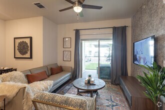 2 BR, 2 BA 960 SF - Eastridge