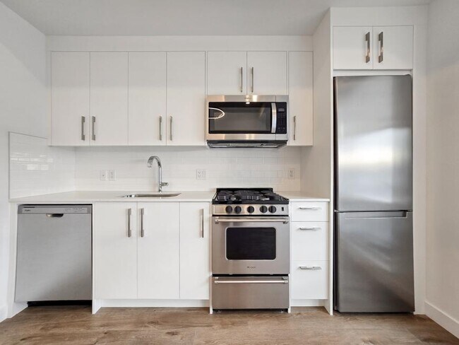 Photo du bâtiment - 1.0 bedroom in Calgary Alberta T2N 5G5