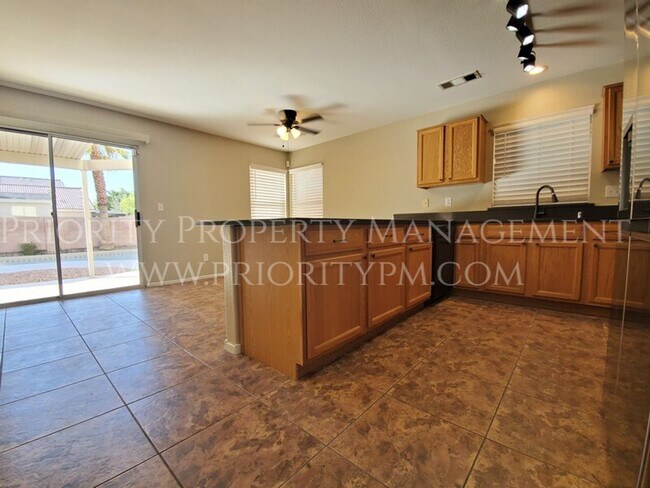 Foto del edificio - NW Single Family Home w/INGROUND POOL!!