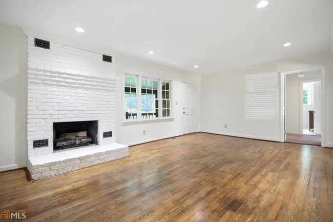 Building Photo - 2026 Sumter St NW