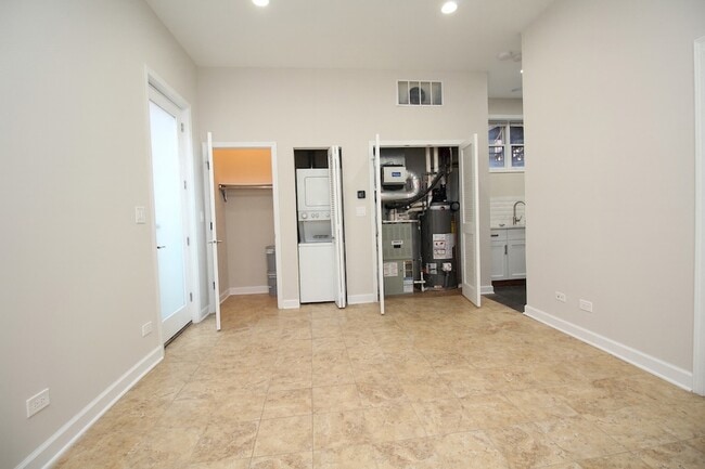 Foto del edificio - 3440 N Elston Ave