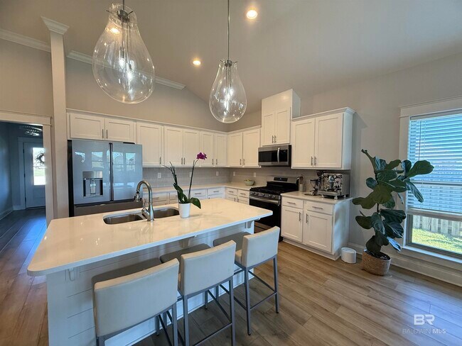 Foto del edificio - 24590 Loring Cir