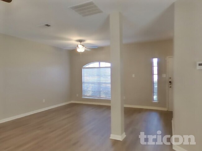 Foto del edificio - 1505 Yellowbird Ct