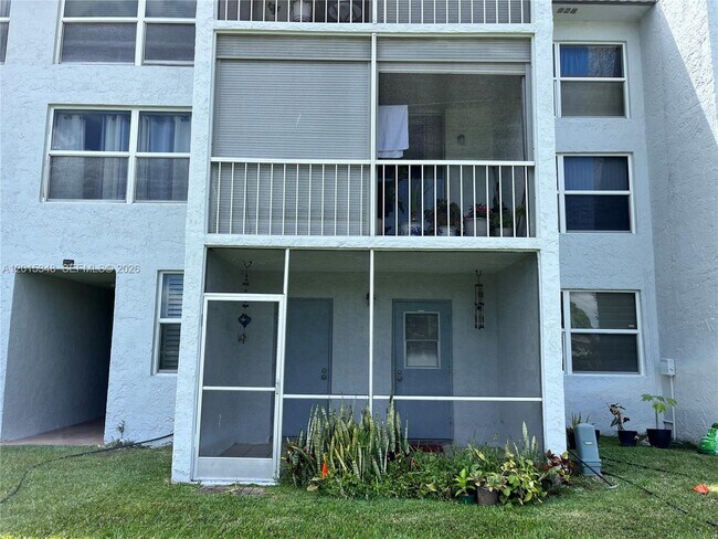 Building Photo - 6550 Royal Palm Blvd