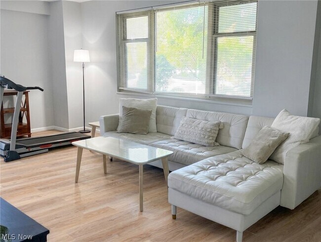 Foto del edificio - 11820 Edgewater Dr