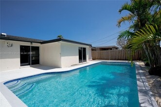 Building Photo - 3751 NE 17th Ave