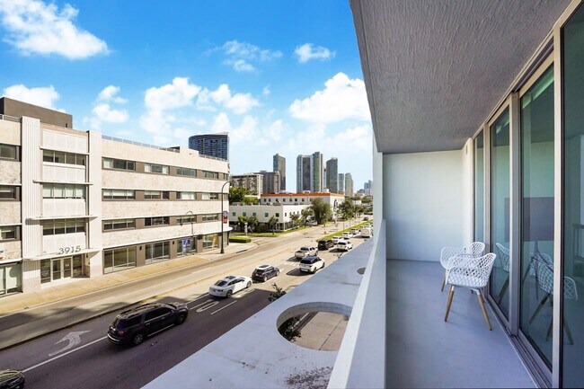 Foto del edificio - 3900 Biscayne Blvd