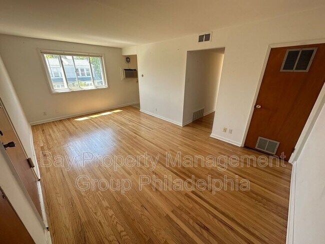 Photo - 1715 Lansing St Apartment