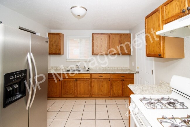 Building Photo - 23984 Banbury Cir