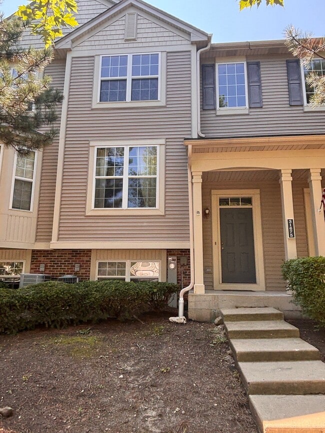 Building Photo - 31675 TallGrass Ct