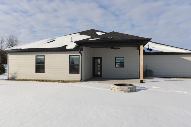 Foto del edificio - 4400 Royal County Rd