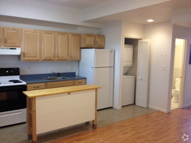 Building Photo - 811 7th St NE