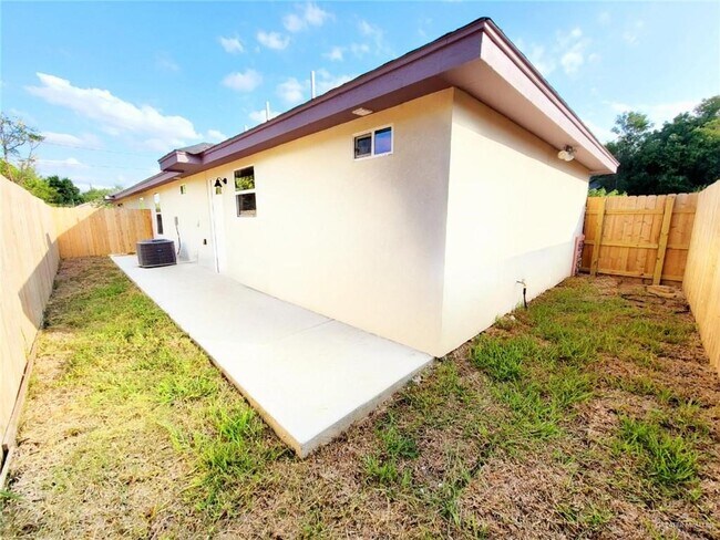Building Photo - 107 TX-107